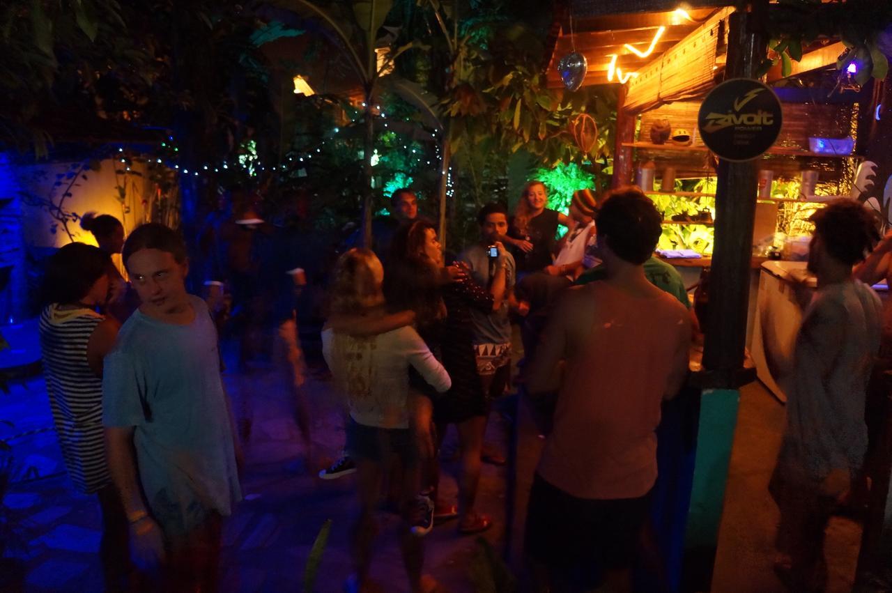 Bananas Hostel Итакаре Экстерьер фото
